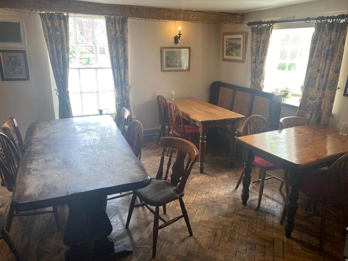 The Coach And Horses Bed & Breakfast วินเชสเตอร์ ภายนอก รูปภาพ