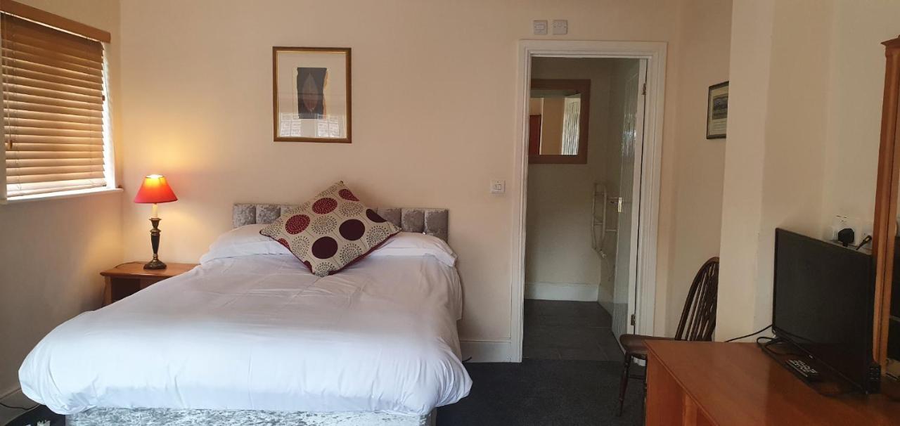 The Coach And Horses Bed & Breakfast วินเชสเตอร์ ภายนอก รูปภาพ